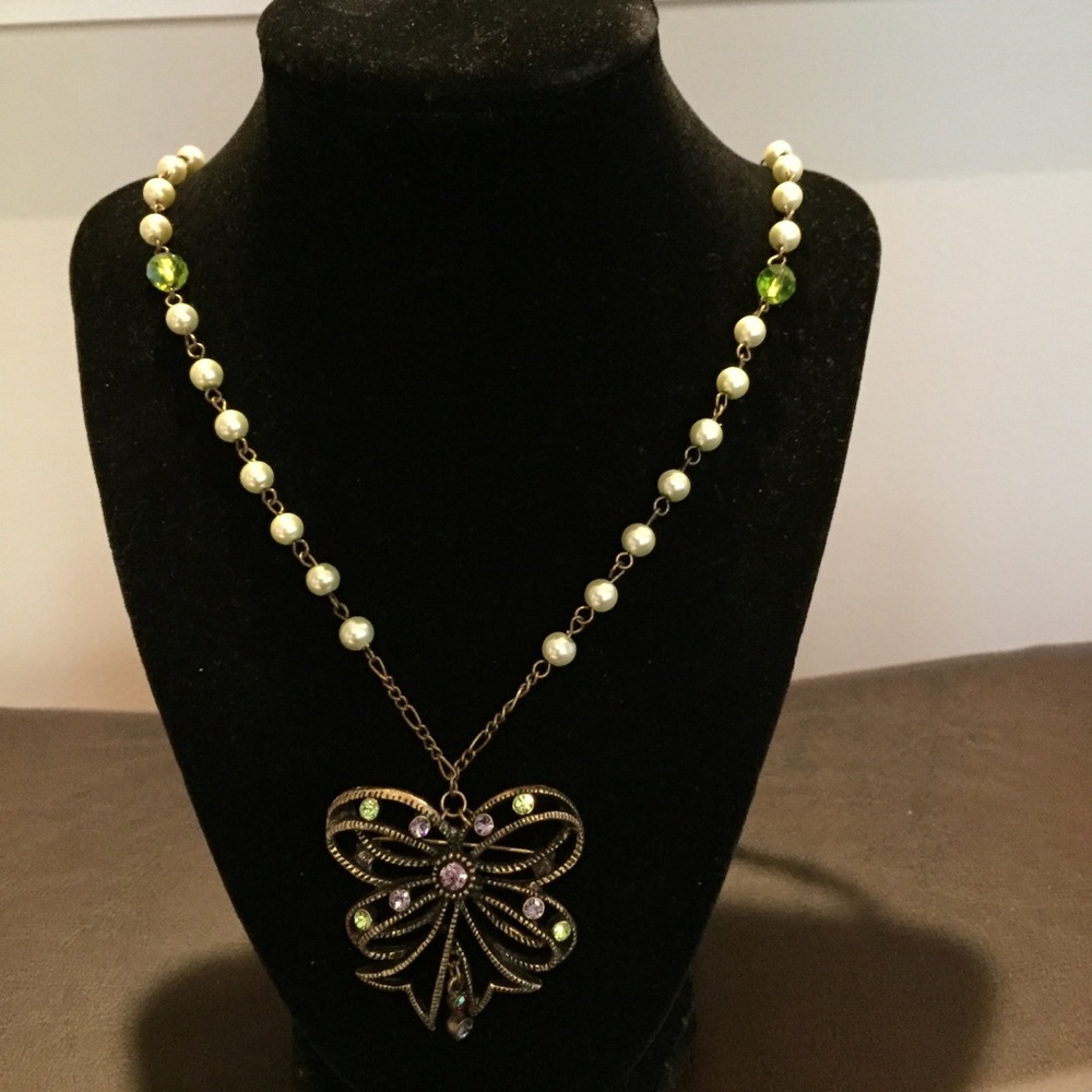Set of 3 vintage necklaces.